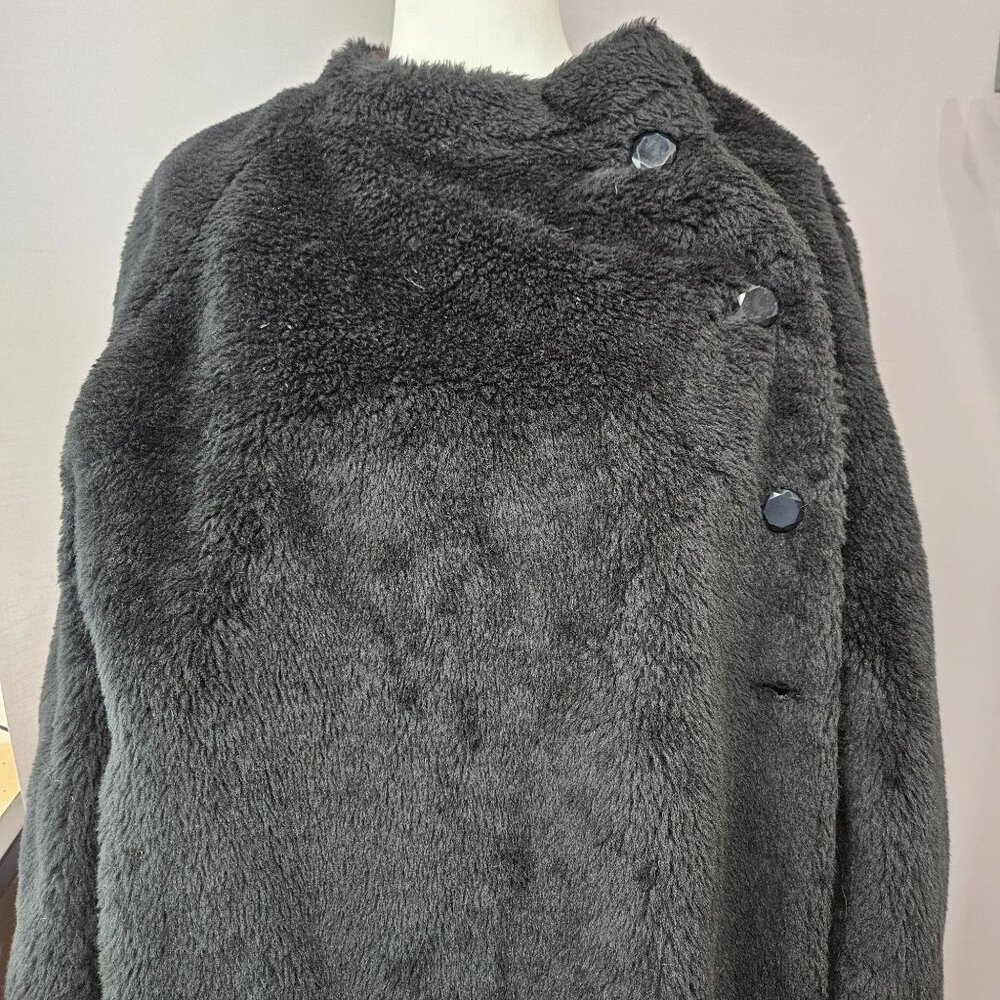 Cape Cloak Jacket Hip Mid OS Black Sherling Fur Shoulder Button Gothic Cosplay - Picture 2 of 10